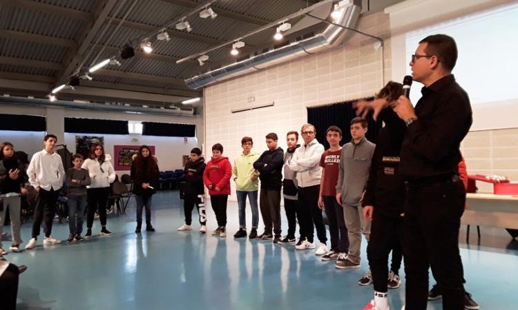 Gli studenti dell'istituto comprensivo "s. Agostino" incontrano il prete anti camorra, don Merola Gli studenti dell'istituto comprensivo "s. Agostino" incontrano il prete anti camorra, don Merola