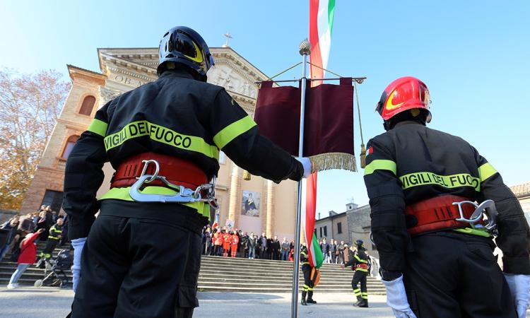 Macerata, i Vigili del Fuoco festeggiano Santa Barbara (FOTO)