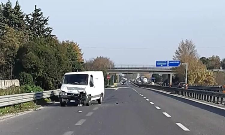 Montecosaro, tamponamento multiplo in superstrada: traffico in tilt