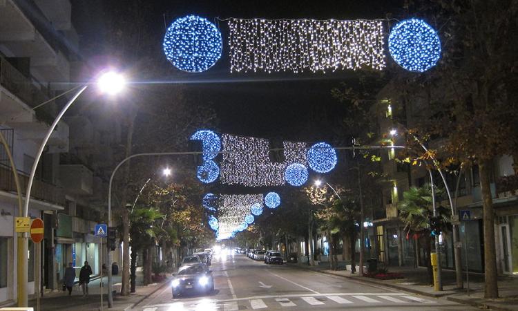 Civitanova, luci spente in segno di rispetto per le vittime di Corinaldo Civitanova, luci spente in segno di rispetto per le vittime di Corinaldo