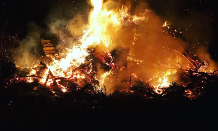 Serravalle di Chienti, i tradizionali "focaracci" illuminano Taverne