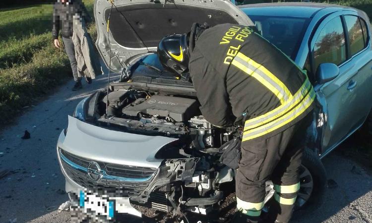 San Ginesio, scontro fra auto: due feriti
