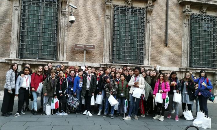 “Non uccidere i miei sogni”, l'istituto Fermi di Macerata si aggiudica il premio "Testimoni dei diritti” al Senato della Repubblica “Non uccidere i miei sogni”, l'istituto Fermi di Macerata si aggiudica il premio "Testimoni dei diritti” al Senato della Repubblica