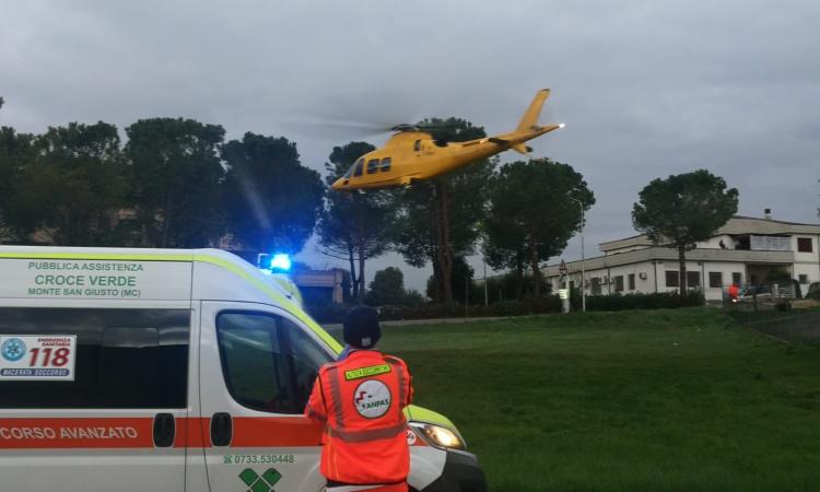 Sant'Angelo in Pontano, donna perde il controllo della propria auto: soccorsa in eliambulanza