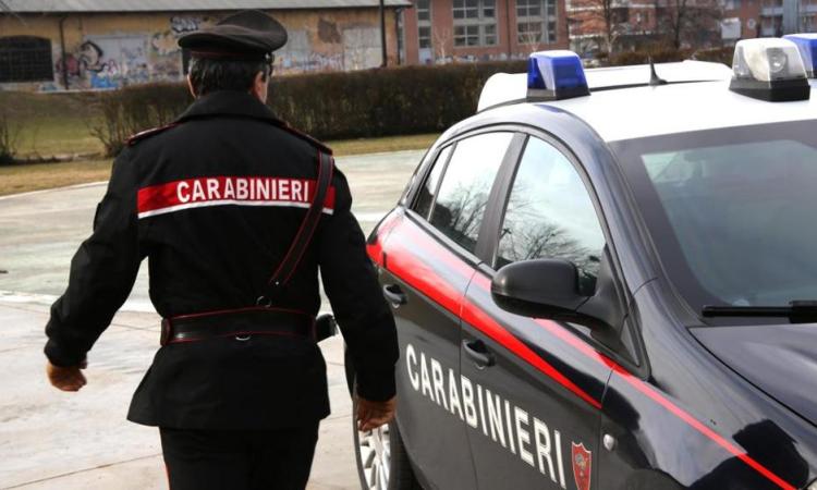 Tolentino, minacciò un uomo con la mannaia all'interno di un bar: scattano le manette per un 60enne