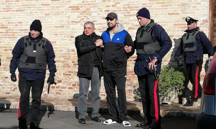 Recanati, arrestato 37enne tunisino: era latitante dal 2011 (FOTO E VIDEO) Recanati, arrestato 37enne tunisino: era latitante dal 2011 (FOTO E VIDEO)