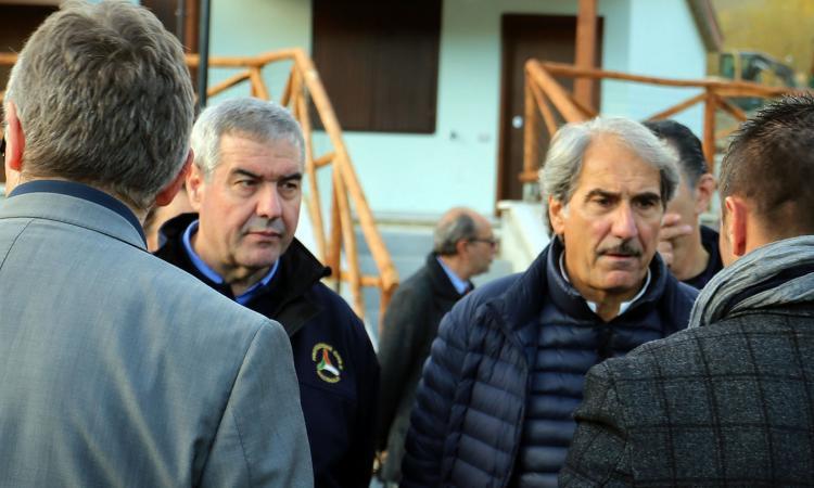 Terremoto, Borrelli ammette: "Le casette di emergenza non sono la soluzione giusta" Terremoto, Borrelli ammette: "Le casette di emergenza non sono la soluzione giusta"