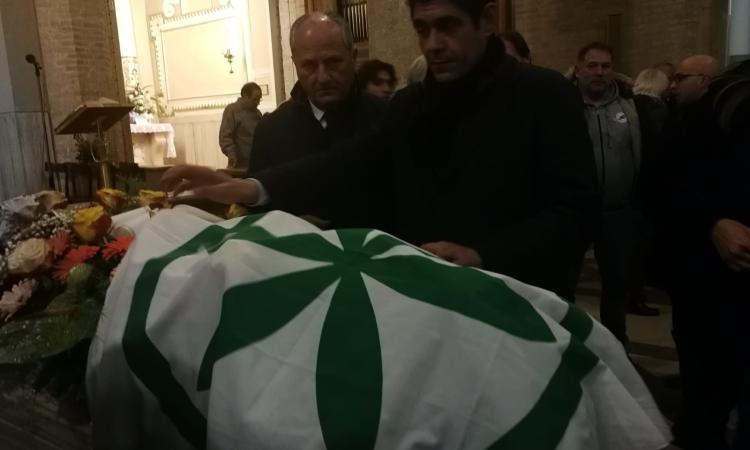 Eraldo Isidori, l'ultimo addio nell'abbraccio di chi lo amava