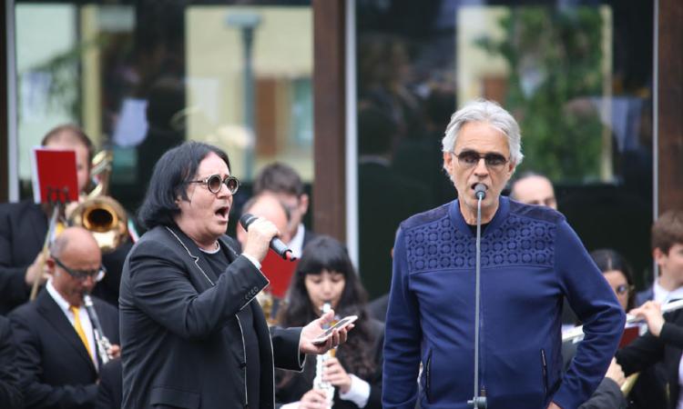 Gli auguri di Bocelli agli studenti di Sarnano: "Non esiste sogno irrealizzabile, se si è in tanti a sognarlo" Gli auguri di Bocelli agli studenti di Sarnano: "Non esiste sogno irrealizzabile, se si è in tanti a sognarlo"