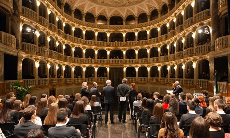 Liceo Leopardi Macerata: consegna diplomi e premiazione eccellenze