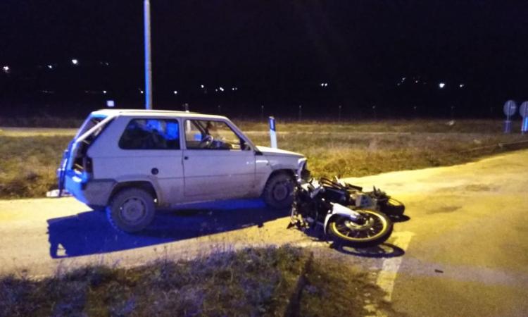Scontro tra auto e moto: muore una ragazza (FOTO) Scontro tra auto e moto: muore una ragazza (FOTO)