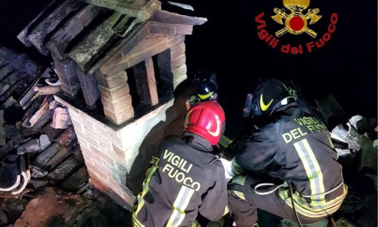 Corridonia, incendio alla canna fumaria: intervengono i vigili del fuoco