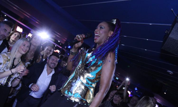 Capodanno al Gatto Blu: celebrato il nuovo anno con Sandy Marton e Corona (FOTO) Capodanno al Gatto Blu: celebrato il nuovo anno con Sandy Marton e Corona (FOTO)