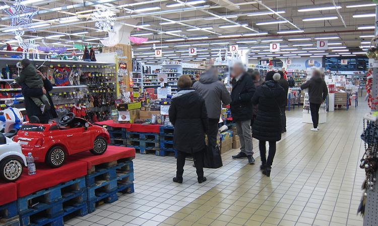 Civitanova, shopping che passione: "preso d'assalto" il primo dell'anno l'unico centro commerciale aperto