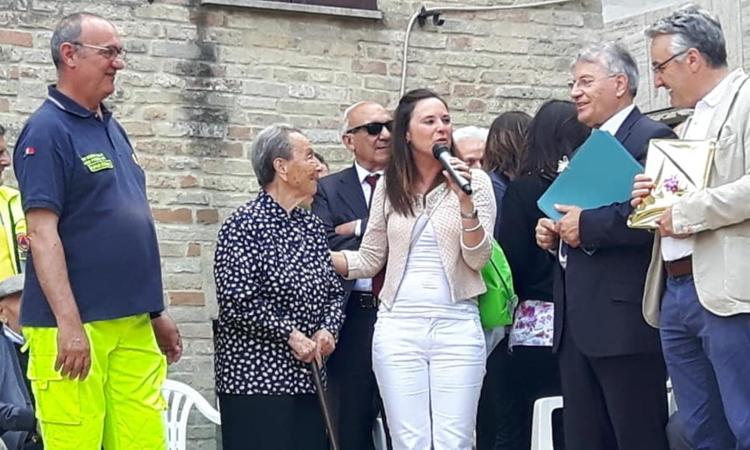 Loro Piceno, grande festa per Maria Mochi: festeggia 105 anni (FOTO) Loro Piceno, grande festa per Maria Mochi: festeggia 105 anni (FOTO)