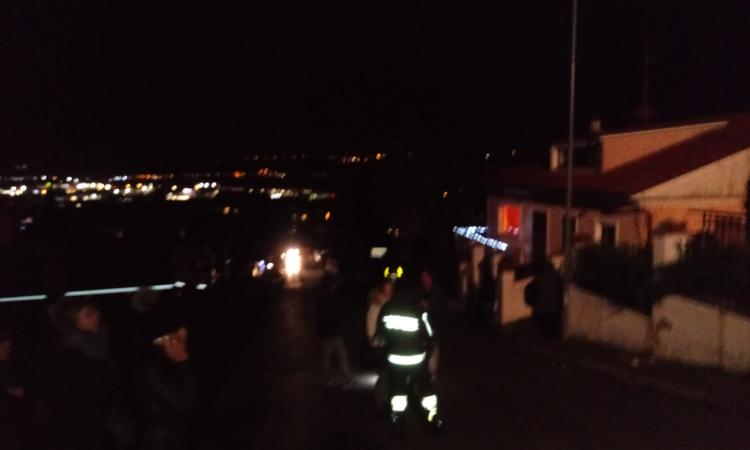 Pioggia e fulmini su Civitanova: alcune zone della città completamente al buio per ore, danneggiato il tetto di un'abitazione (FOTO)