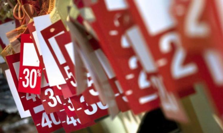 Saldi invernali, il 5 gennaio al via nelle Marche: "Giro d'affari in crescita del 5%" Saldi invernali, il 5 gennaio al via nelle Marche: "Giro d'affari in crescita del 5%"
