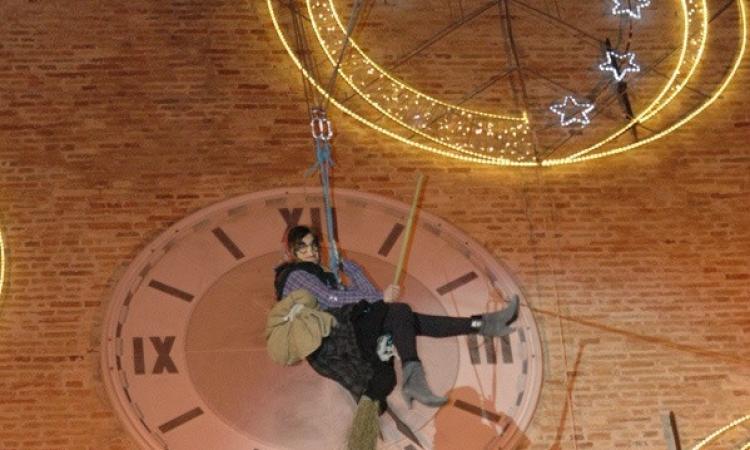 Porto Recanati, ultimo weekend di feste natalizie: al Castello Svevo tornano le "Befane Volanti" Porto Recanati, ultimo weekend di feste natalizie: al Castello Svevo tornano le "Befane Volanti"
