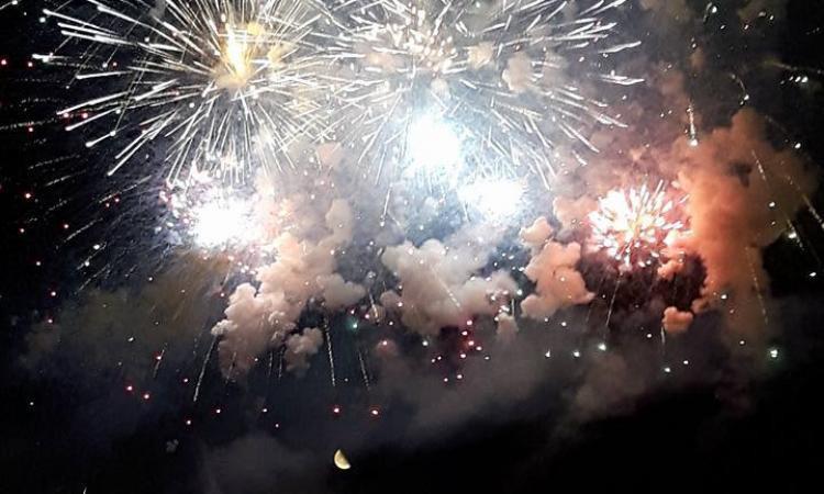 Matelica, anticipato l'arrivo della Befana: spettacolo pirotecnico alle 19:30 Matelica, anticipato l'arrivo della Befana: spettacolo pirotecnico alle 19:30
