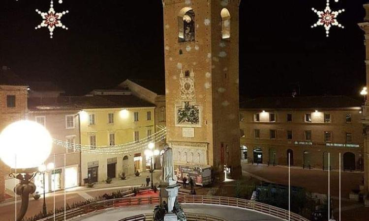 Recanati: Epifania in Piazza Leopardi con la befana che scende dalla torre
