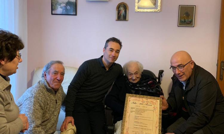 Montelupone, Ida Canale festeggia 100 anni (FOTO) Montelupone, Ida Canale festeggia 100 anni (FOTO)
