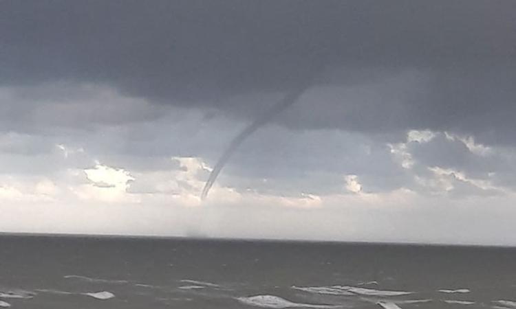 Violenta tromba d'aria a Civitanova Marche (FOTO) Violenta tromba d'aria a Civitanova Marche (FOTO)