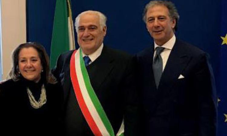 Porto Recanati, l'Anfiteatro Diaz cambia nome: sarà intitolato a Natale Mondo Porto Recanati, l'Anfiteatro Diaz cambia nome: sarà intitolato a Natale Mondo