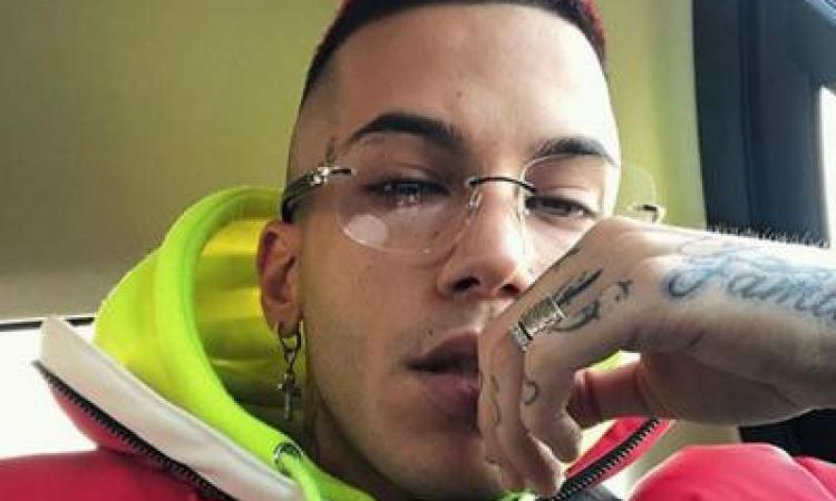 Sfera Ebbasta giudice di X Factor fa indignare i parenti delle vittime di Corinaldo