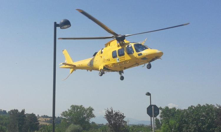 Castelraimondo, cade con la moto da cross: interviene l'eliambulanza