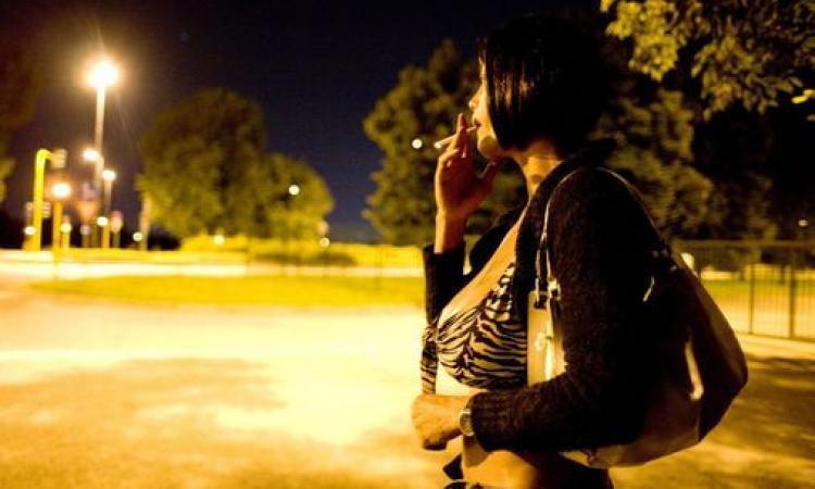 Tutte le sere a prostitute: multa da 1000 euro per un anziano di 85 anni Tutte le sere a prostitute: multa da 1000 euro per un anziano di 85 anni