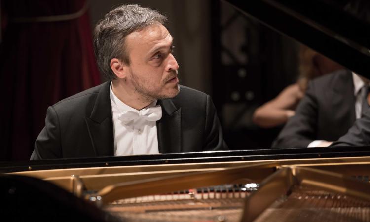 Matelica, Teatro Piermarini: attesa per "Pianomania" con Gianluca Luisi e Lorenzo Di Bella Matelica, Teatro Piermarini: attesa per "Pianomania" con Gianluca Luisi e Lorenzo Di Bella