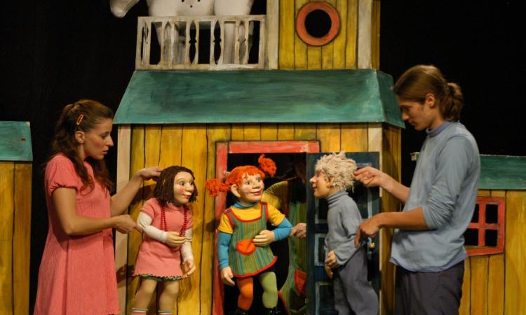 Treia. secondo appuntamento con "Domeniche da Favola" al Teatro Comunale Treia. secondo appuntamento con "Domeniche da Favola" al Teatro Comunale
