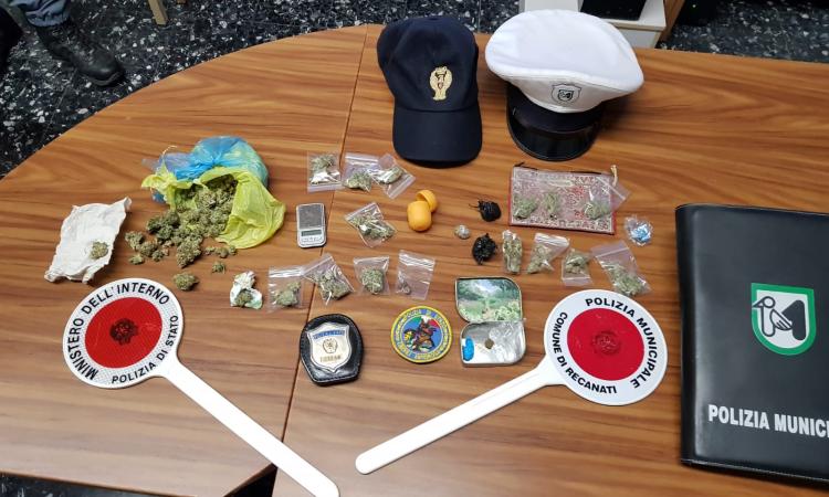 Recanati. Stretta della Polizia su stupefacenti e gioco d’azzardo: sanzionato un negoziante