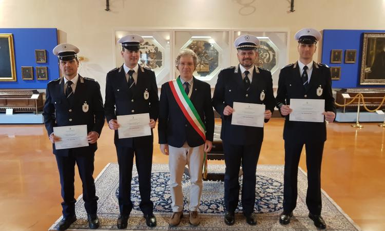 Festa regionale della Polizia Locale a Pesaro, 3 encomi per gli agenti di Recanati