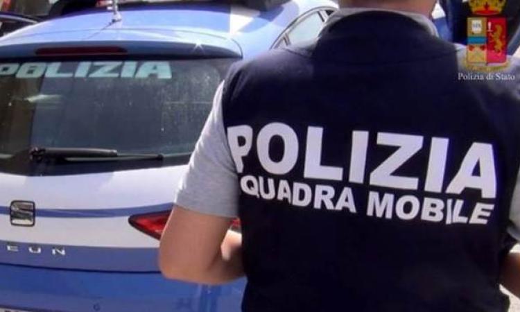 Aggredirono un giovane a Bologna riducendolo in fin di vita: arrestato a Potenza Picena uno degli autori
