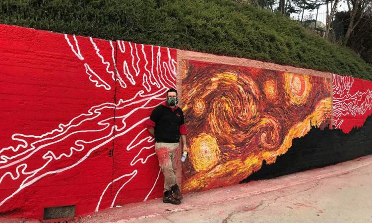 Montecosaro, il murale davanti la chiesa del 1400 che divide i cittadini