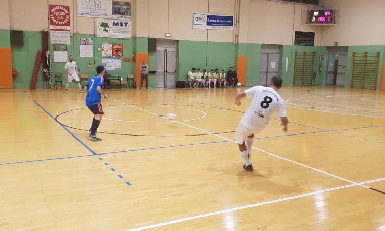 Futsal, il Bayer Cappuccini vince 5-3 contro la Futura e chiude il girone d'andata al quarto posto Futsal, il Bayer Cappuccini vince 5-3 contro la Futura e chiude il girone d'andata al quarto posto