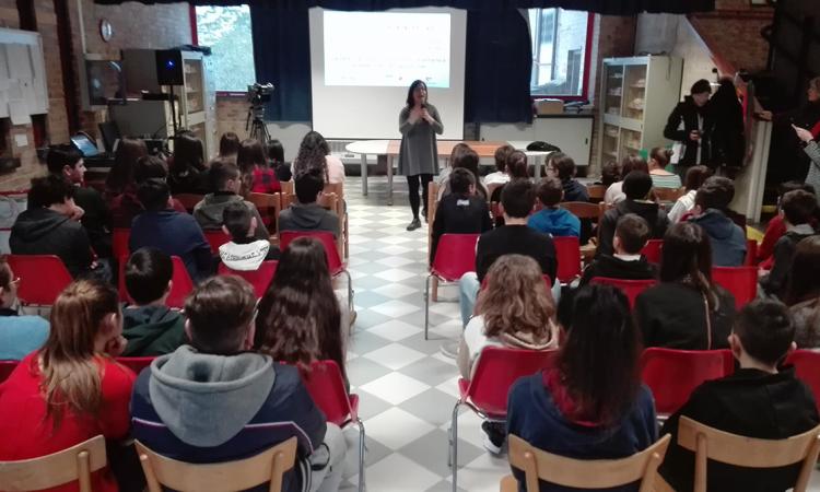 Apiro, progetto didattico "Cittadino Attivo", grande successo tra gli studenti Apiro, progetto didattico "Cittadino Attivo", grande successo tra gli studenti