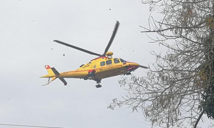 Tremendo incidente tra un'auto e un tir: una donna perde la vita, grave il marito Tremendo incidente tra un'auto e un tir: una donna perde la vita, grave il marito