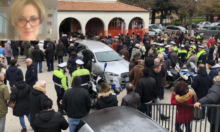 Macerata, l'ultimo saluto ad Eleonora Giustozzi (FOTO) Macerata, l'ultimo saluto ad Eleonora Giustozzi (FOTO)