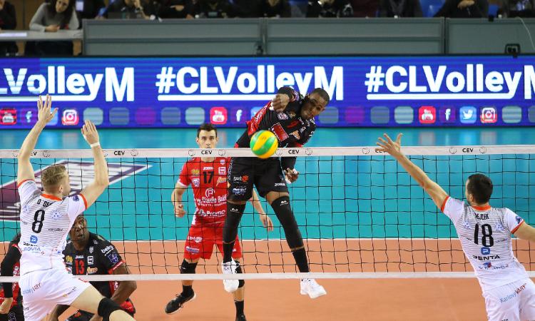 Lube ai quarti di Champions, De Giorgi: "Ora testa al campionato" Lube ai quarti di Champions, De Giorgi: "Ora testa al campionato"