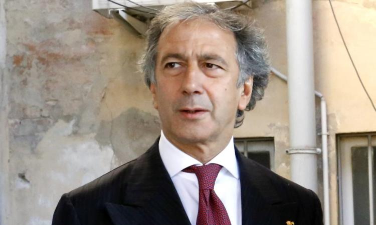Il questore Antonio Pignataro insignito del premio "We Free - Uomo dell'anno" (FOTO) Il questore Antonio Pignataro insignito del premio "We Free - Uomo dell'anno" (FOTO)