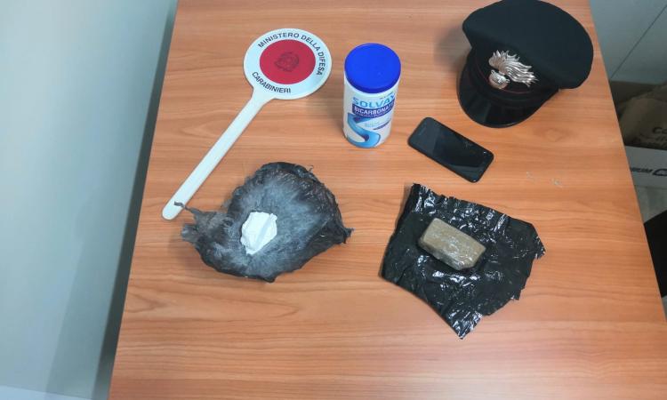 Matelica, in casa aveva 150 grammi di droga: arrestato nella notte Matelica, in casa aveva 150 grammi di droga: arrestato nella notte