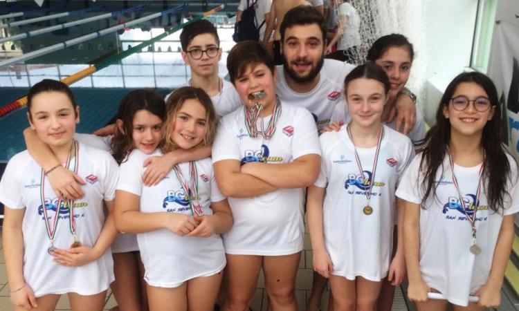 San Severino, 14 medaglie per i baby nuotatori del Blugallery Team ai Campionati regionali