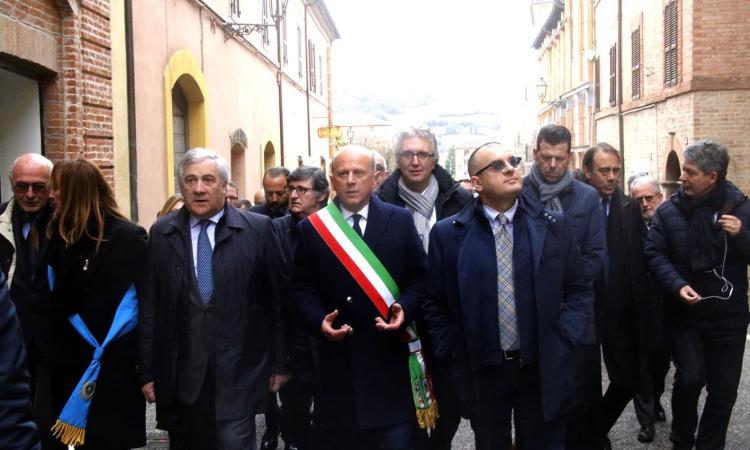 "Candelora a Caldarola, con assolo di trombone di Antonio Tajani". L'attacco del Comitato Civico di Treia "Candelora a Caldarola, con assolo di trombone di Antonio Tajani". L'attacco del Comitato Civico di Treia