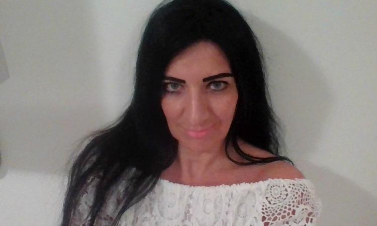 “Il racconto e il falò”. Alla Mozzi Borgetti le città di Gabriella Kuruvilla secondo Nikica Mihaljević