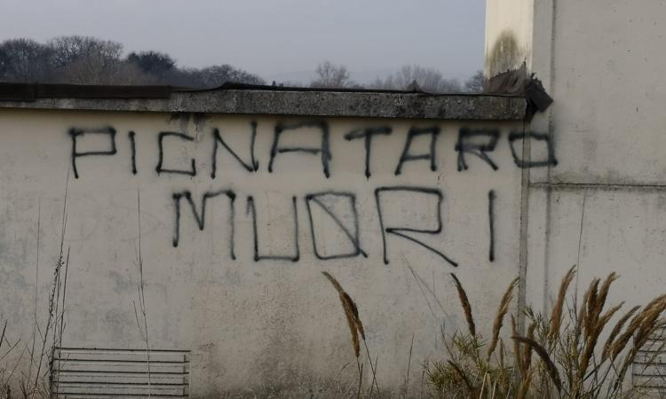 Tolentino, continuano le scritte contro il questore: "Pignataro muori"