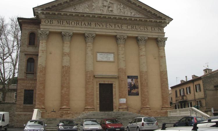 Macerata, furto da 20mila euro alla chiesa di Santa Croce: indagini in corso per identificare i ladri