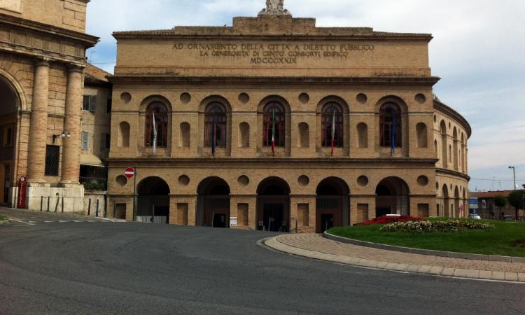 Macerata, “M’Illumino di meno”: lo Sferisterio si spegne Macerata, “M’Illumino di meno”: lo Sferisterio si spegne