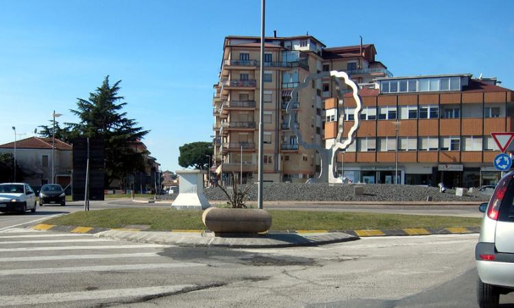 Civitanova, la statua di Maria Ausiliatrice tra breve tornerà sulla rotatoria Civitanova, la statua di Maria Ausiliatrice tra breve tornerà sulla rotatoria
